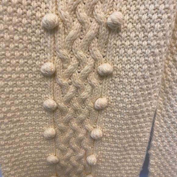 NWT American Eagle Pom Pom Baubles Cable Knit Wool Blend Knit Scarf Cream OS - Picture 7 of 7